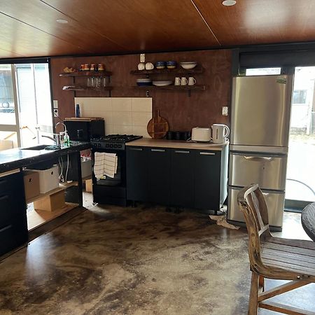 Self Contained Open Shed Space Wainui  Luaran gambar