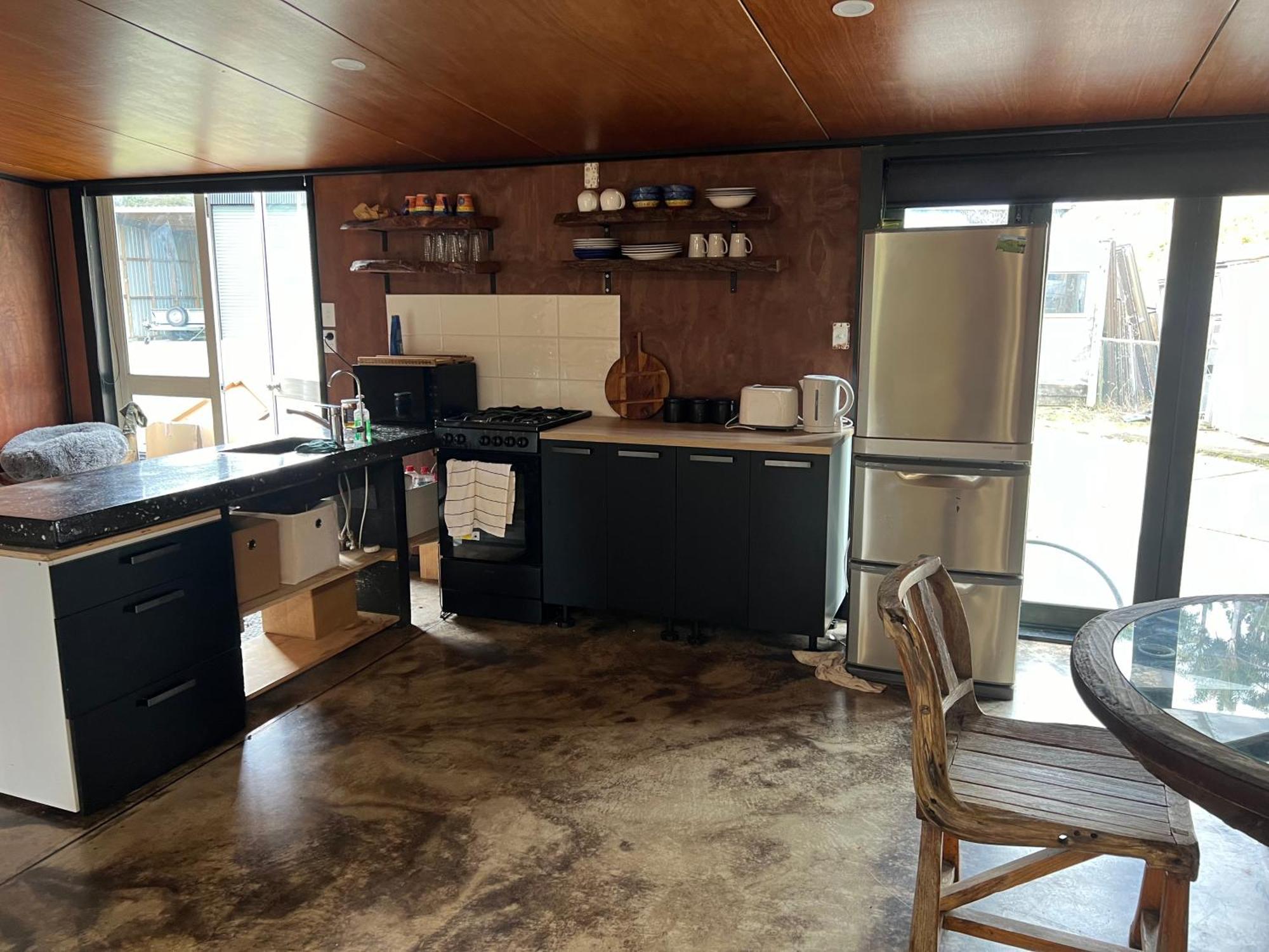 Self Contained Open Shed Space Wainui  Luaran gambar