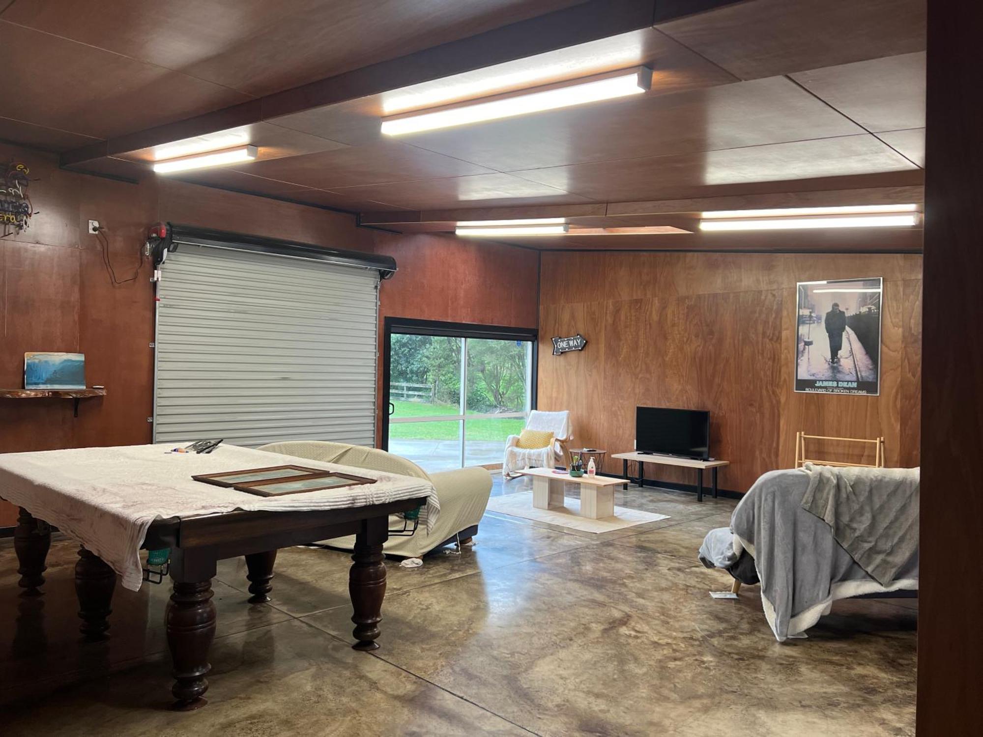 Self Contained Open Shed Space Wainui  Luaran gambar