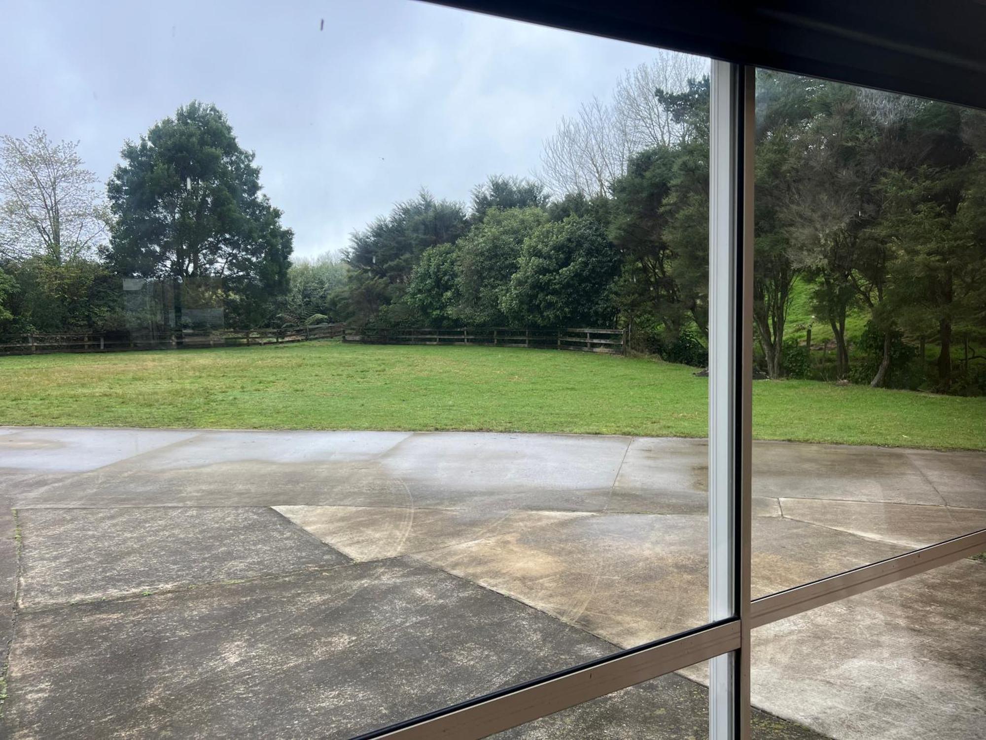 Self Contained Open Shed Space Wainui  Luaran gambar