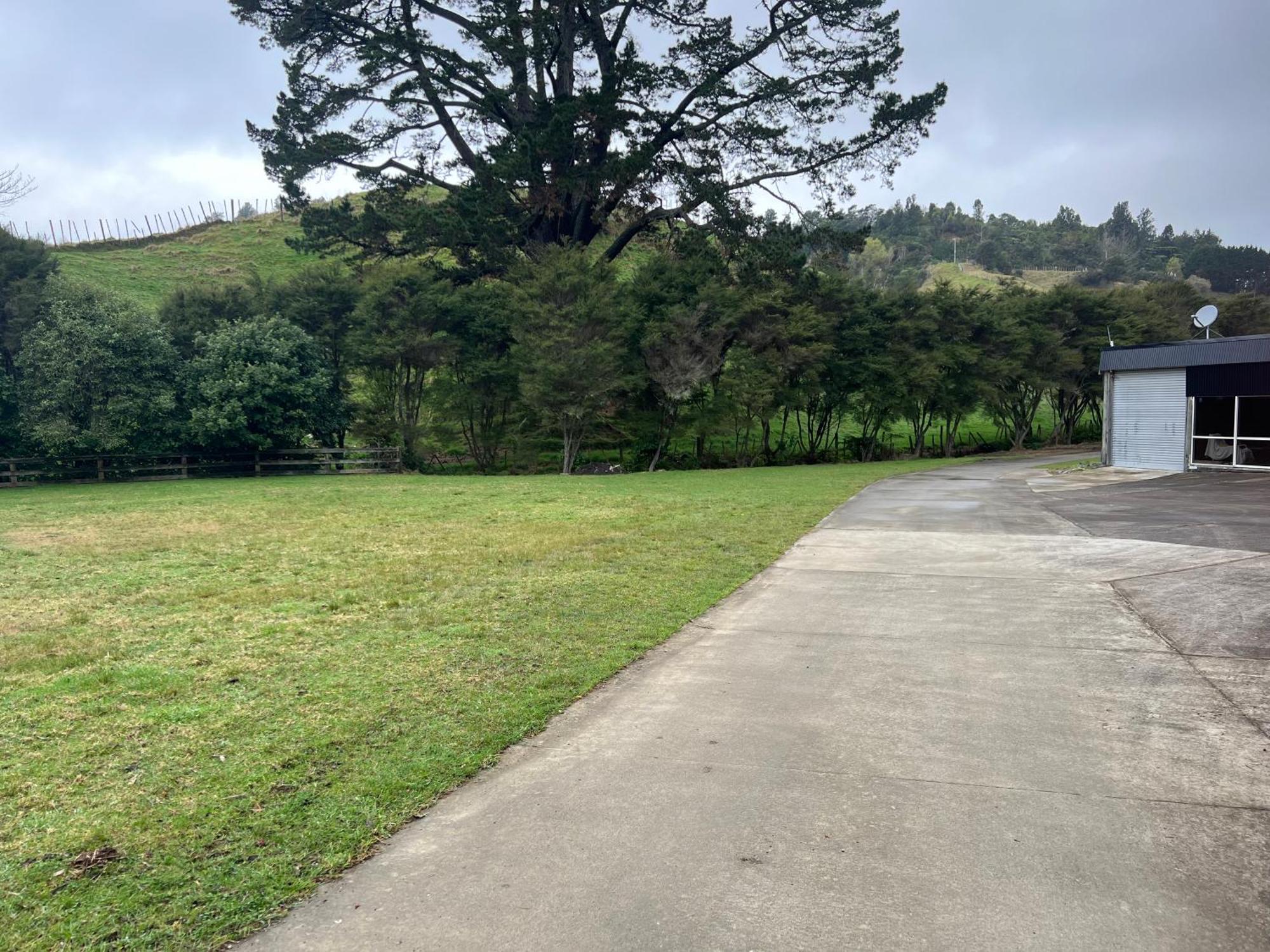 Self Contained Open Shed Space Wainui  Luaran gambar