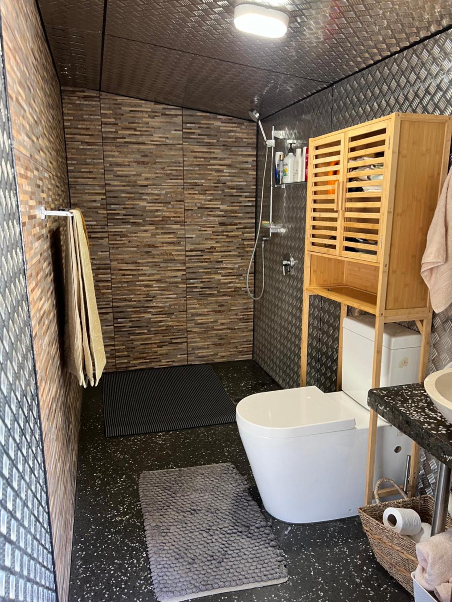 Self Contained Open Shed Space Wainui  Luaran gambar