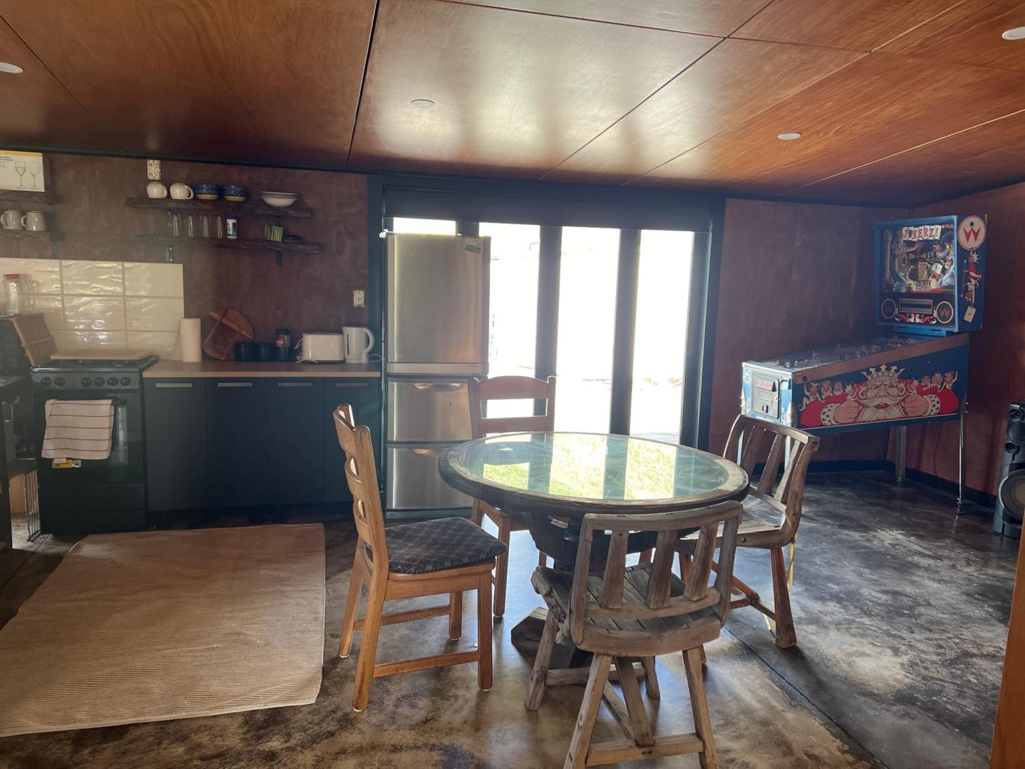 Self Contained Open Shed Space Wainui  Luaran gambar